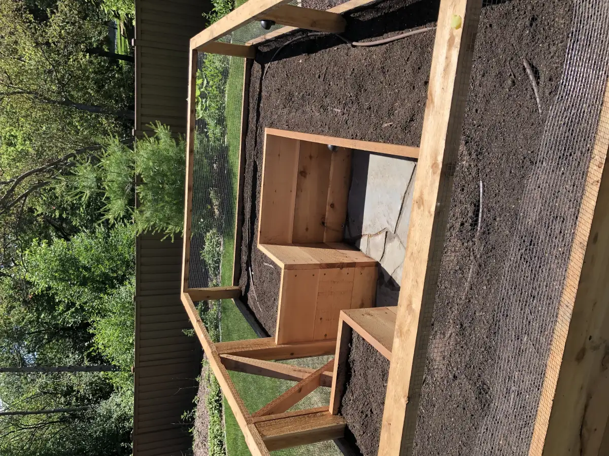 Modern horizontal fence with raised stone garden bed