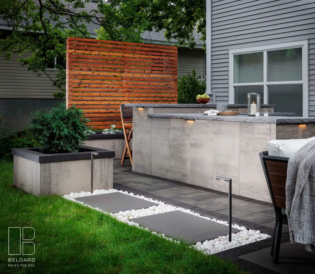 Belgard modern patio with horizontal cedar privacy screen and stepping stones