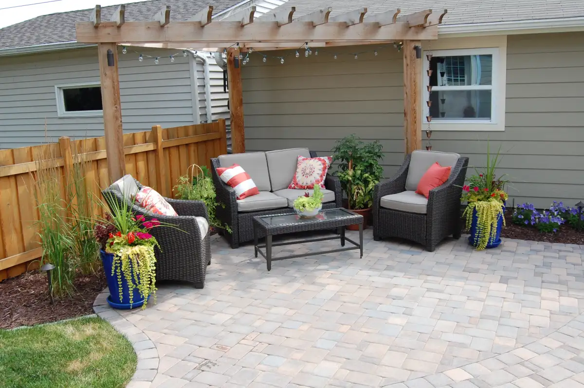 Outdoor living area with built-in seating and planter walls