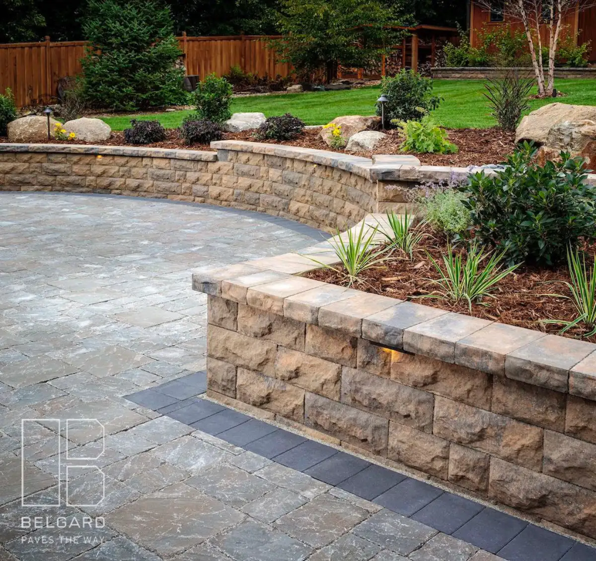 Retaining wall with integrated steps