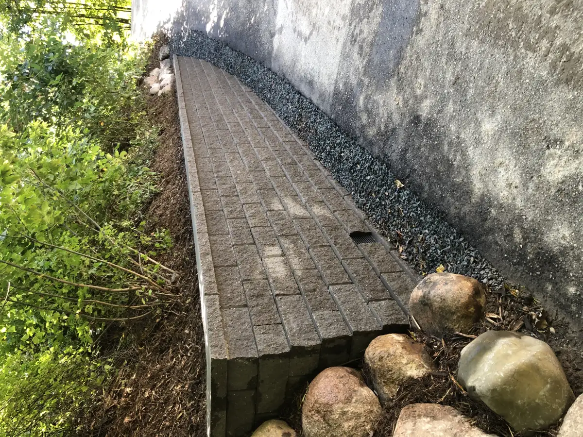Retaining wall with integrated steps in Wayzata MN